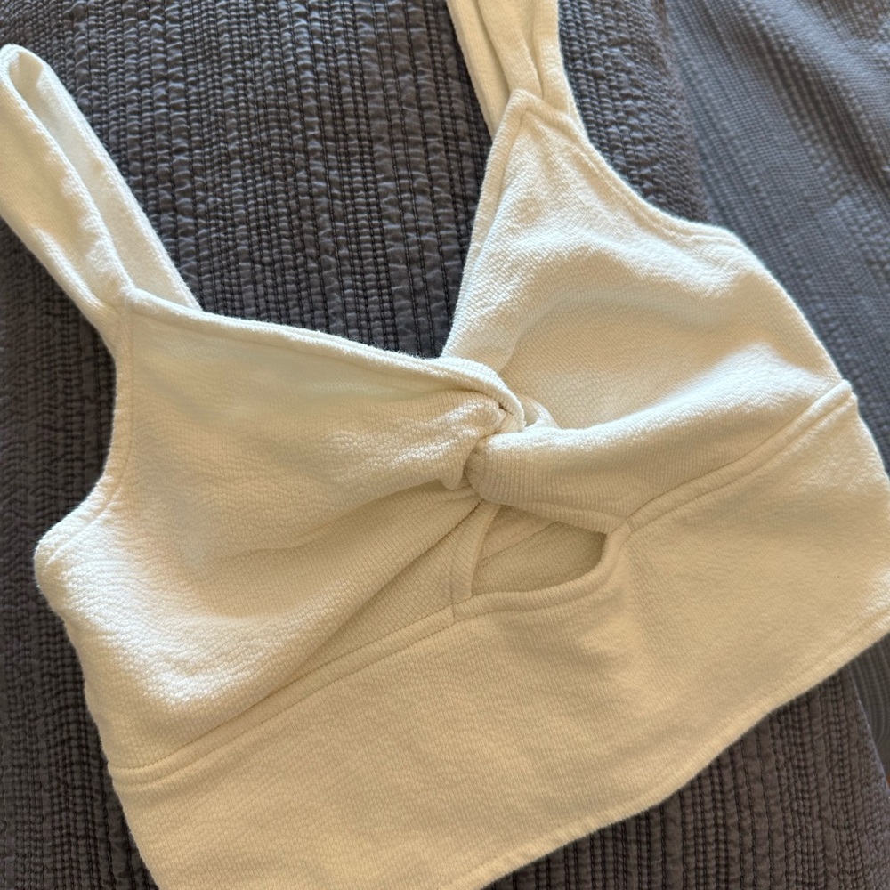 Madewell cutout knot-front crop. Color lighthouse. Size M. Good condition.